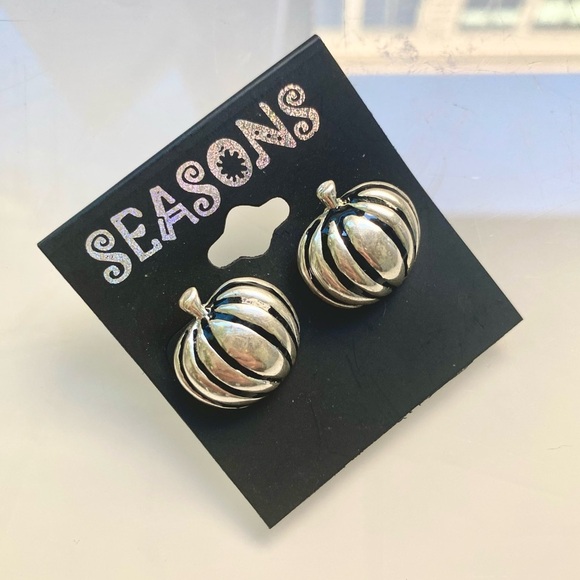 Jewelry - Seasons Silver Tone Pumpkin Earrings